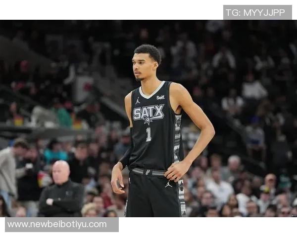 文班亚马半场高效表现仅用16分钟砍下22分7篮板3助攻引发热议